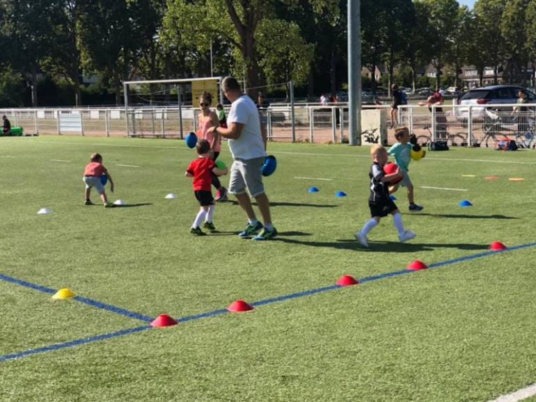 22/09/2019 - le Roct accueille l’association Baby Rugby, et des membres du ROCT les accompagnent pour l’encadrement .